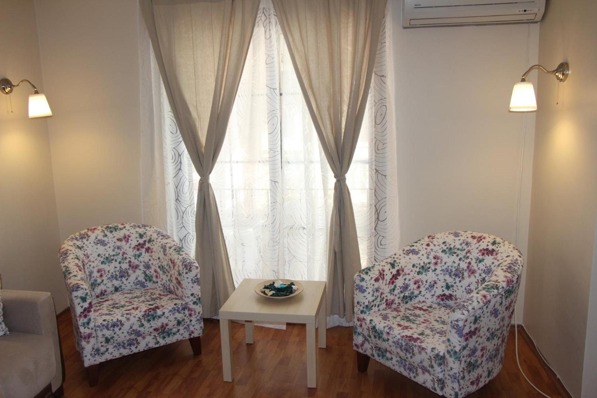 Kinzi House